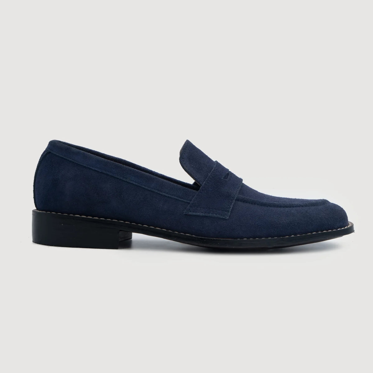 Midnight Blue Goatskin Suede Leather Loafers - Goodyear varrott talpszerkezet és orr-részlet