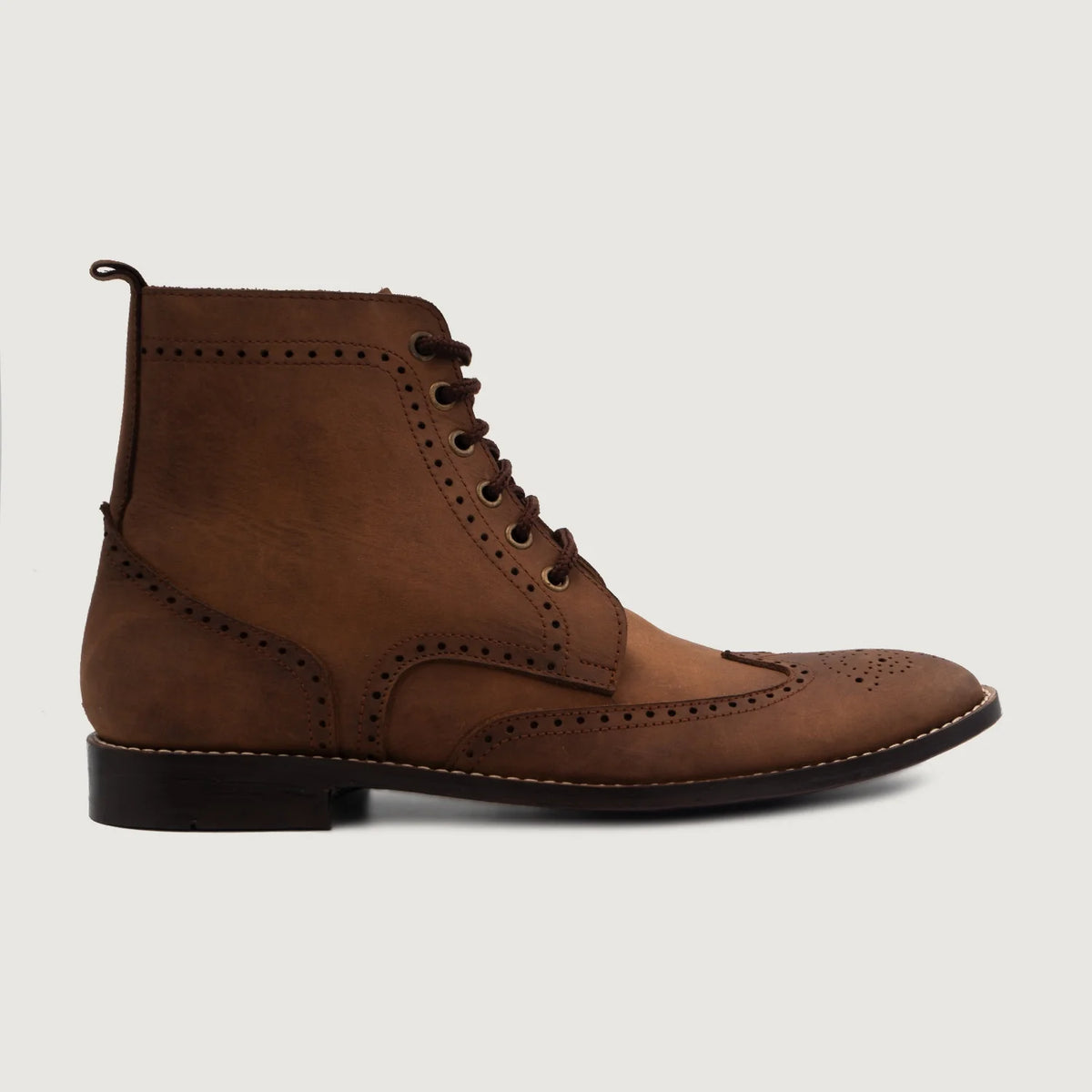 Brown Full-Grain Leather Trench Coat - Hátulnézet precíz vállilleszkedéssel és tiszta szegéllyel