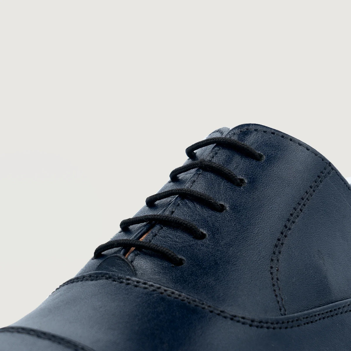 High-Traction Rubber Outsole & Lug Tread Pattern on Professor Oxford Midnight Kék Bőrcipők Férfi For Men