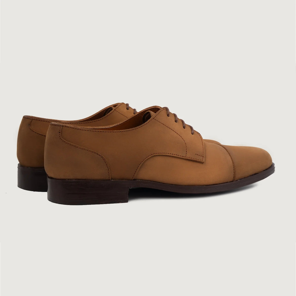 High-Traction Rubber Outsole & Lug Tread Pattern on Attorney Derby Barna Nubuck Bőrcipők Férfi For Men