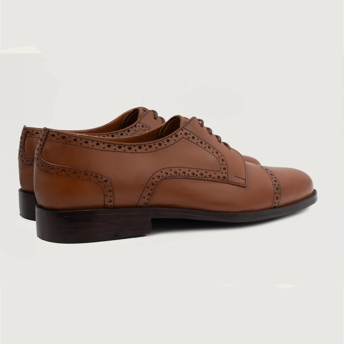 High-Traction Rubber Outsole & Lug Tread Pattern on Dirk Brogues Derby Világosbarna Bőrcipők Férfi For Men