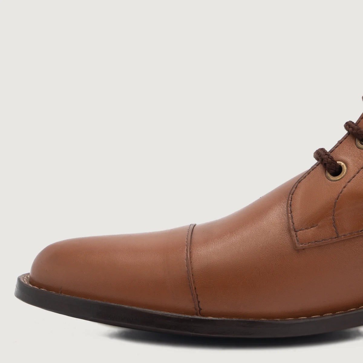 High-Traction Rubber Outsole & Lug Tread Pattern on Knight Derby Világosbarna Bőrbakancsok Férfi For Men