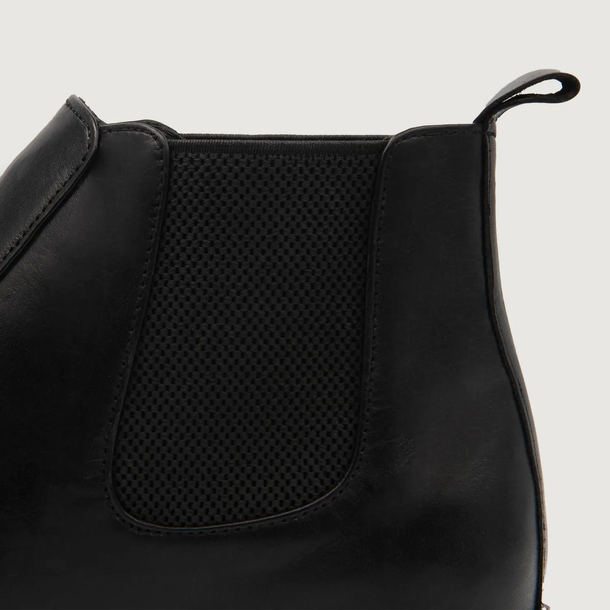 Authentic Full-Grain Leather Grain Depth & Pull-Up Patina Texture Detail