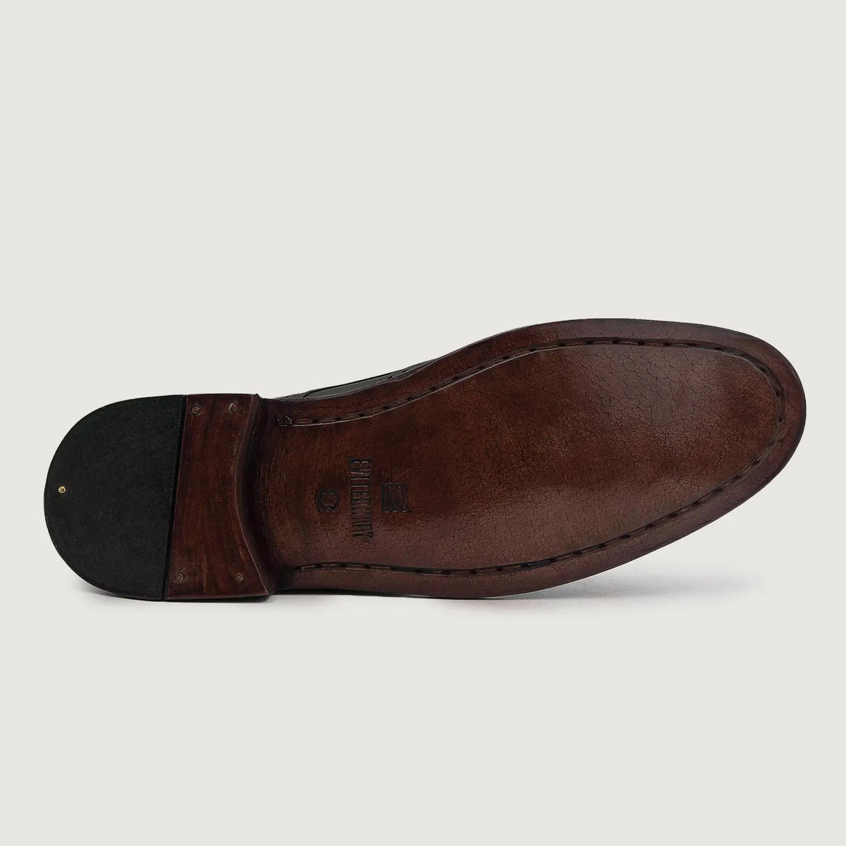 Közeli részlet of Classic Collar & Heavy-Duty Zipper Hardware on Duster Brogues Derby Fekete Bőrbakancsok Férfi For Men