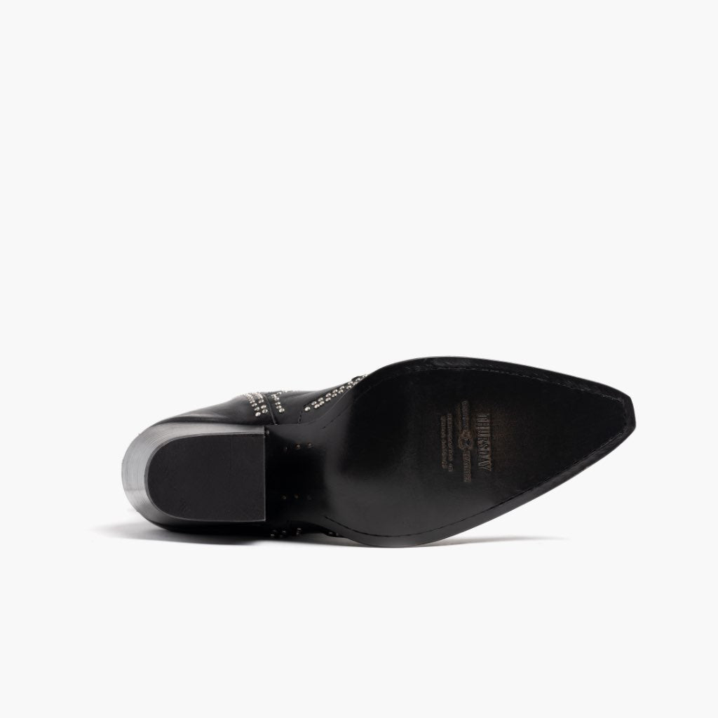 High-Traction Rubber Outsole & Lug Tread Pattern on Icon Fekete Bőrbakancsok Női