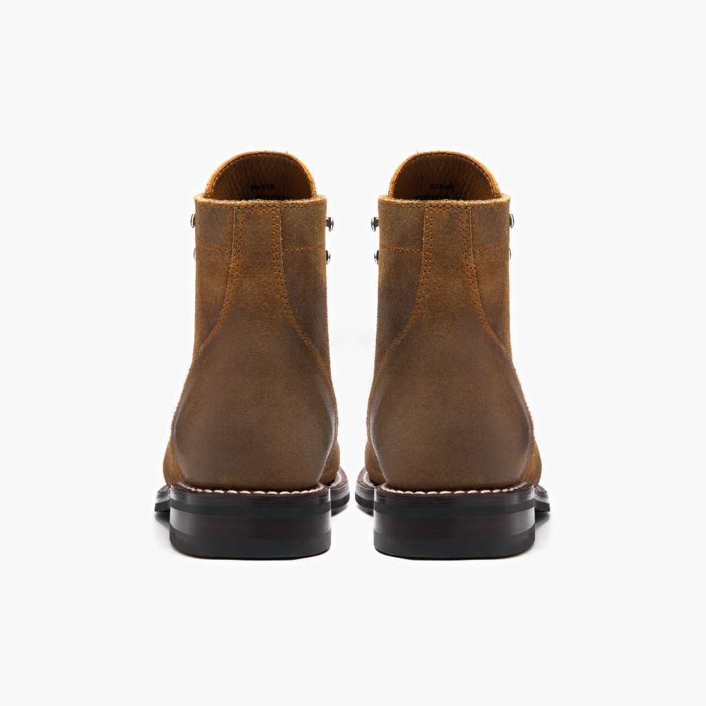 High-Traction Rubber Outsole & Lug Tread Pattern on Captain Safari Bőrbakancsok Férfi