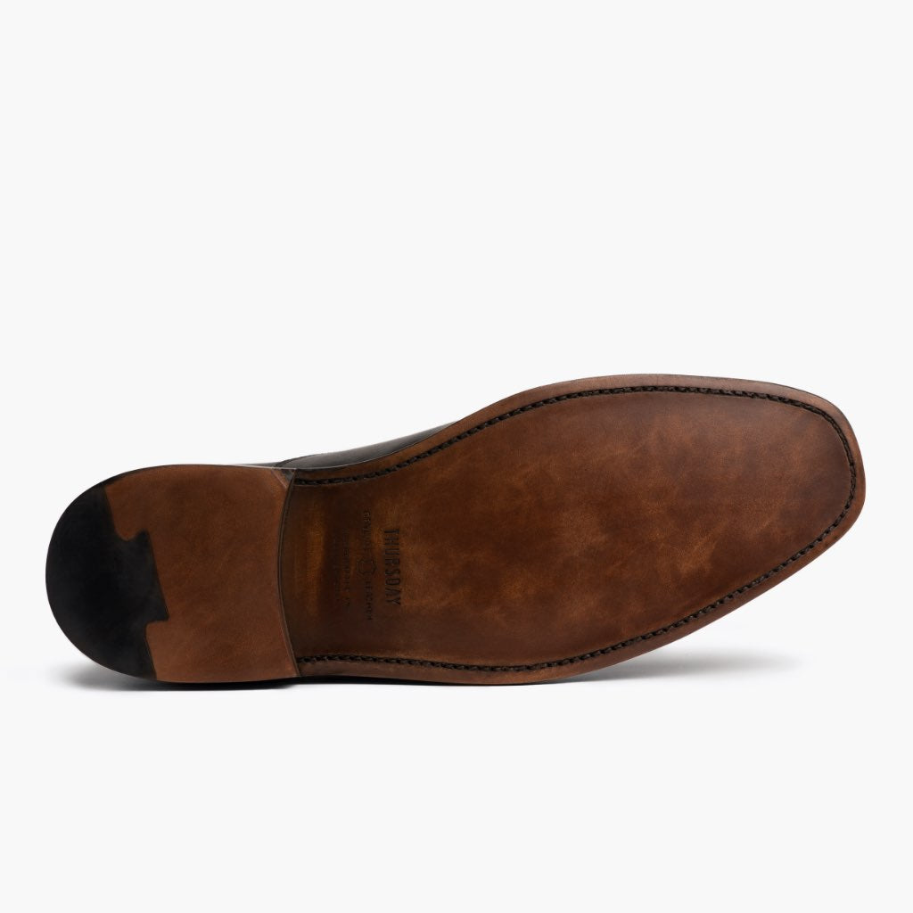 High-Traction Rubber Outsole & Lug Tread Pattern on Executive Fekete Bőr sneakerek Férfi