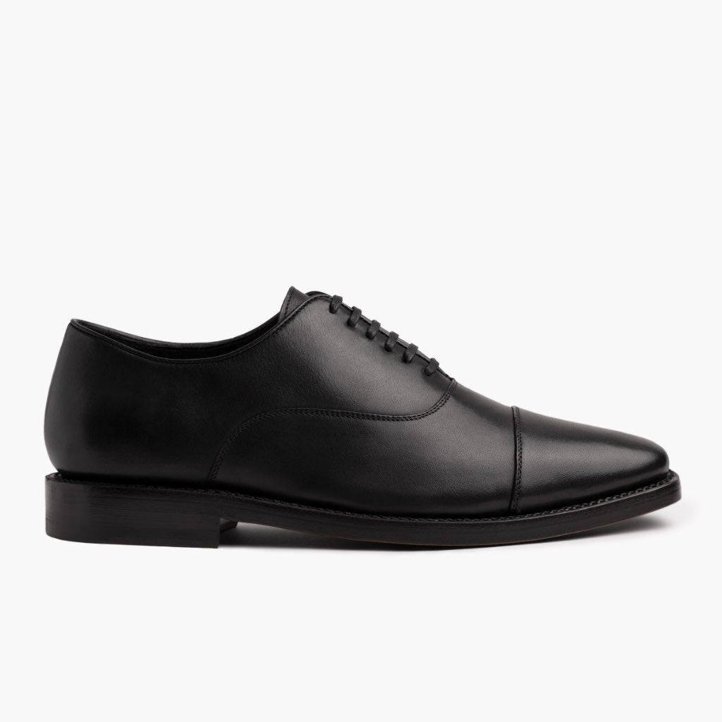 Black Full-Grain leather Sneakers - Goodyear varrott talpszerkezet és orr-részlet