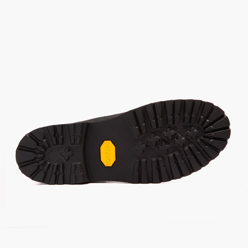 High-Traction Rubber Outsole & Lug Tread Pattern on Explorer Fekete Matte Bőrbakancsok Férfi
