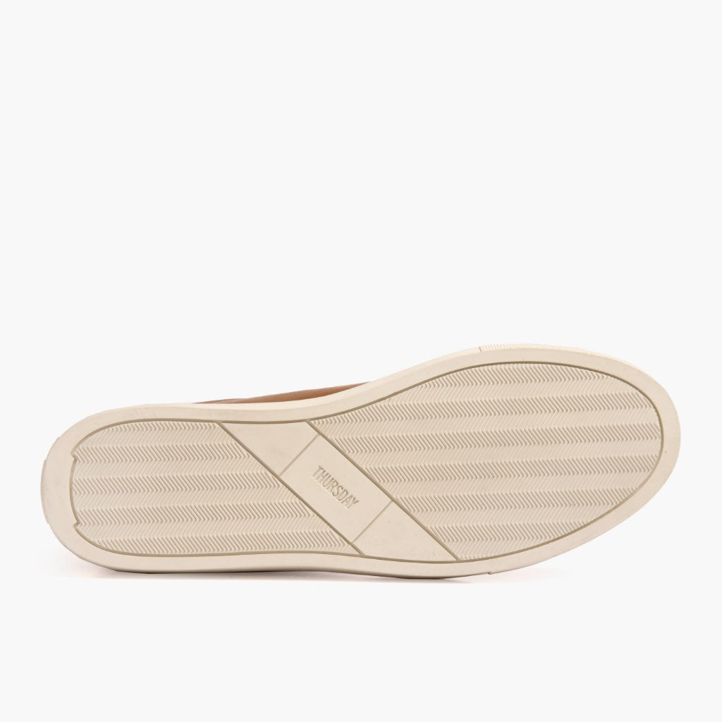 High-Traction Rubber Outsole & Lug Tread Pattern on Premier Low Top Toffee Bőr sneakerek Férfi For Men