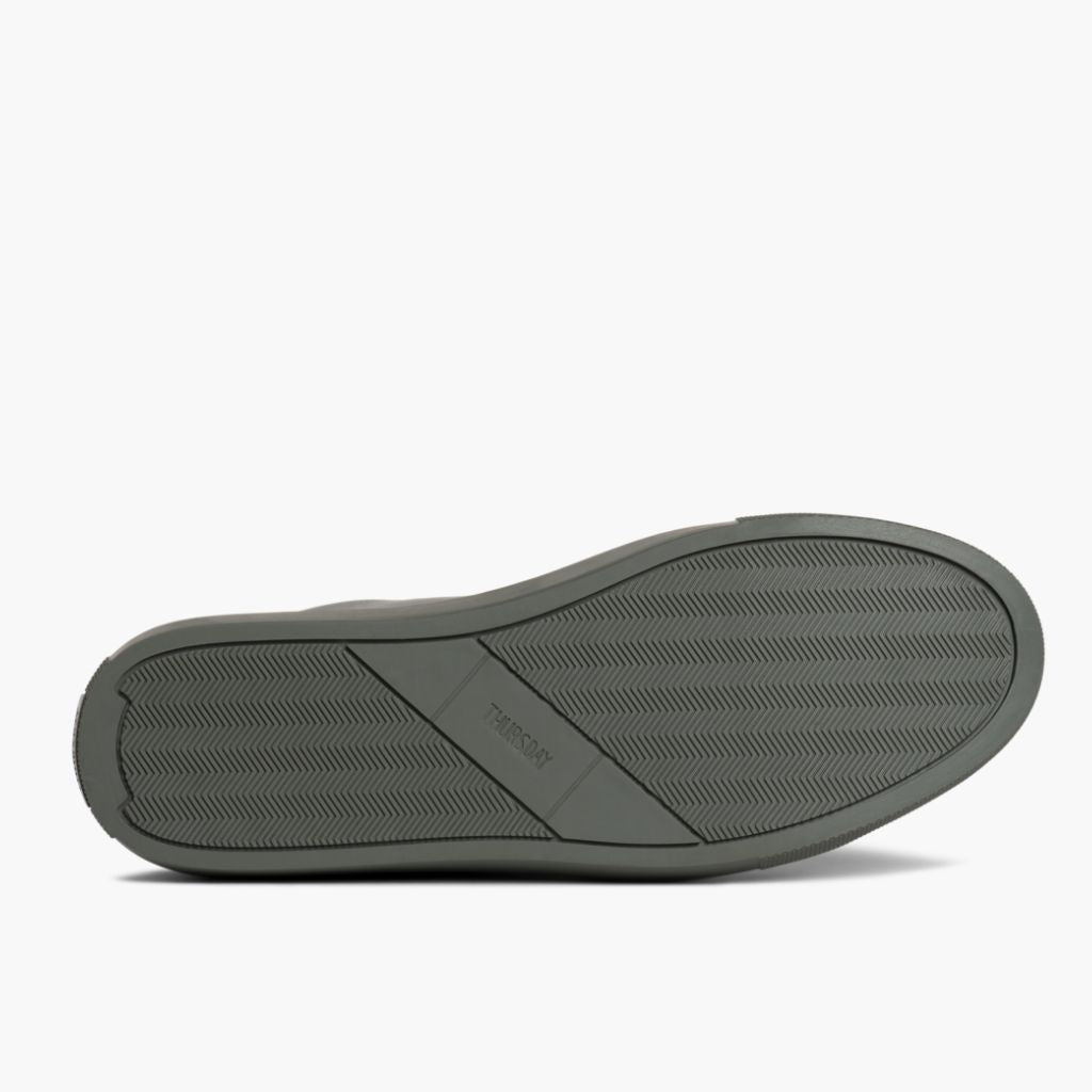 High-Traction Rubber Outsole & Lug Tread Pattern on Premier Low Top Grey Bőr sneakerek Férfi For Men