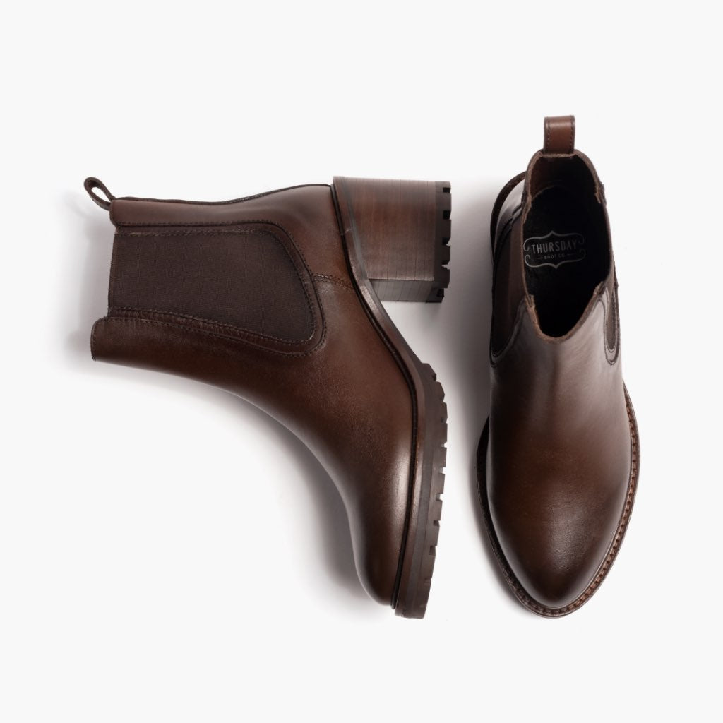 High-Traction Rubber Outsole & Lug Tread Pattern on Knockout Chocolate Bőrbakancsok Női