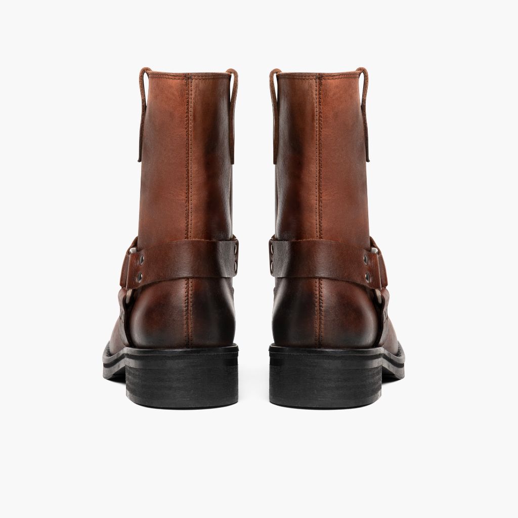High-Traction Rubber Outsole & Lug Tread Pattern on Outlaw Rust Barna Bőrbakancsok Női
