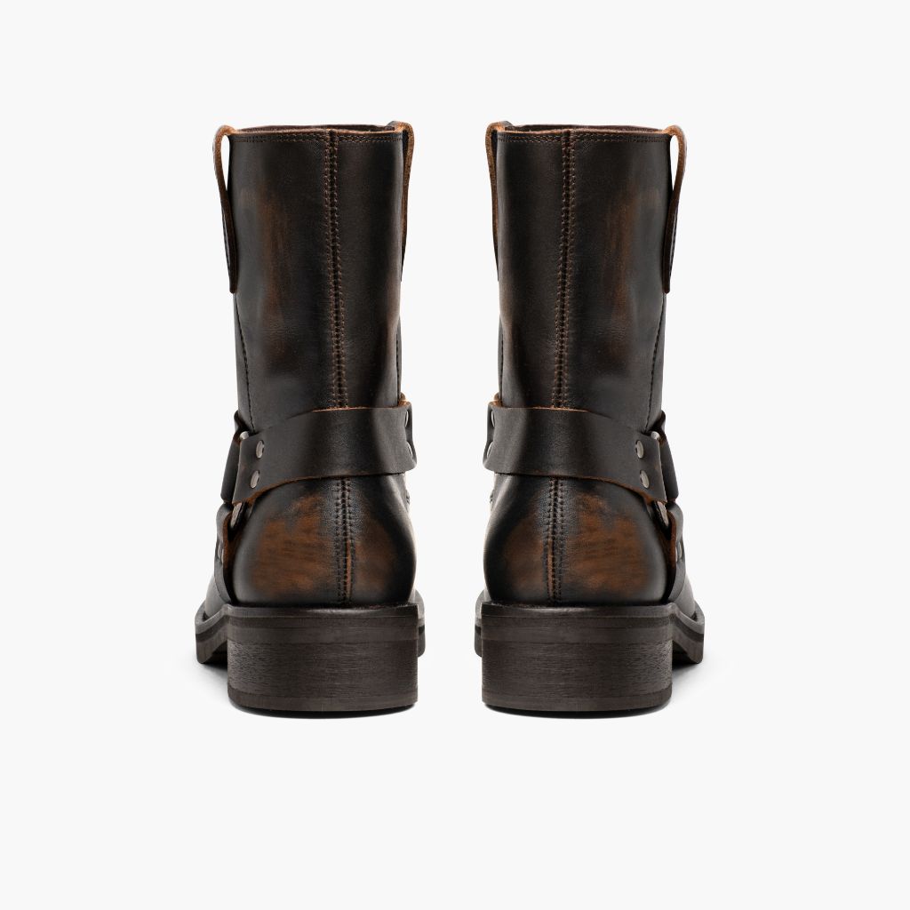 High-Traction Rubber Outsole & Lug Tread Pattern on Outlaw Vintage Barna Bőrbakancsok Női