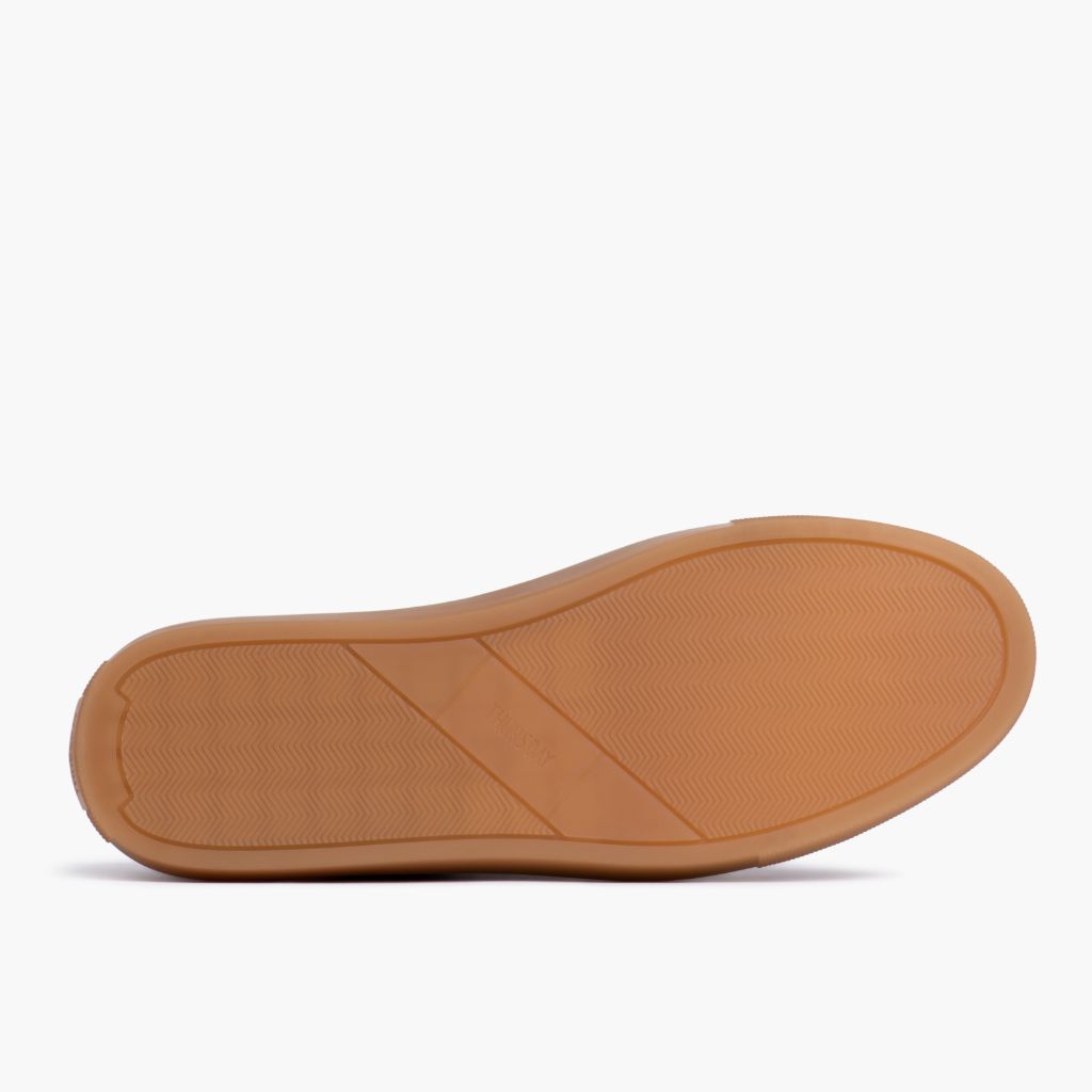 High-Traction Rubber Outsole & Lug Tread Pattern on Premier Low Top Camel Bőr sneakerek Női
