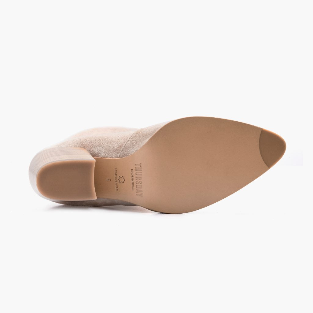 High-Traction Rubber Outsole & Lug Tread Pattern on Tempest Sand Bőrbakancsok Női