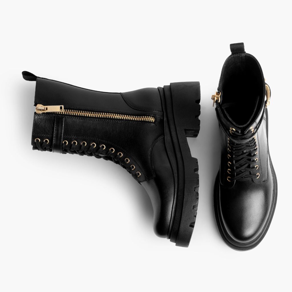 High-Traction Rubber Outsole & Lug Tread Pattern on Fatale Fekete & Gold Bőrbakancsok Női