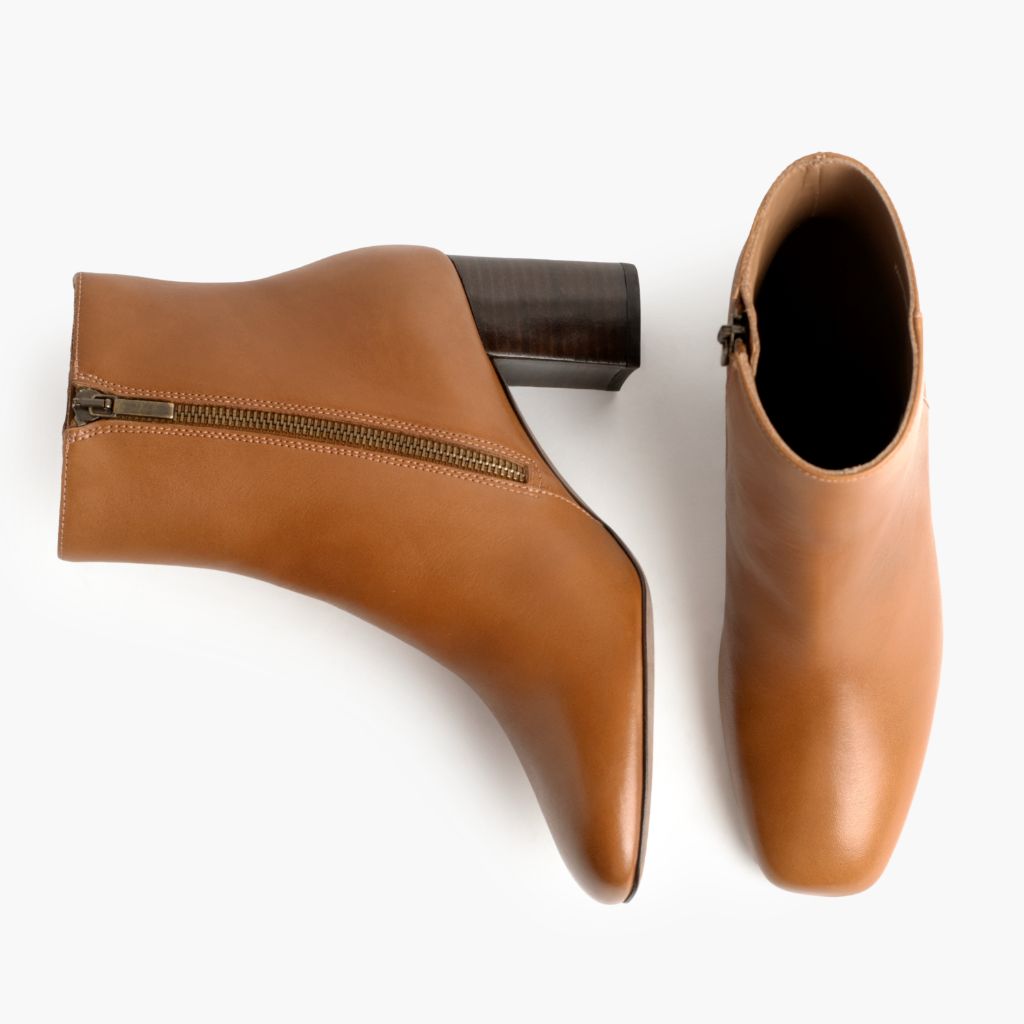 High-Traction Rubber Outsole & Lug Tread Pattern on High Standard Toffee Bőrbakancsok Női