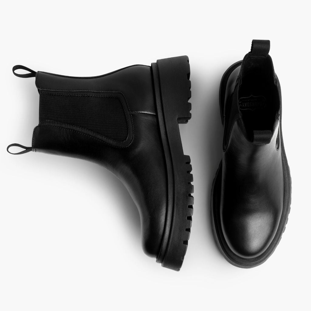 High-Traction Rubber Outsole & Lug Tread Pattern on Legend Platform Fekete Bőrbakancsok Női