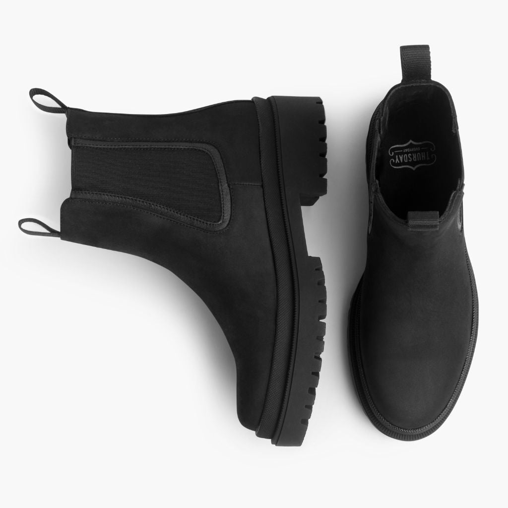 High-Traction Rubber Outsole & Lug Tread Pattern on Legend Platform Fekete Matte Bőrbakancsok Női