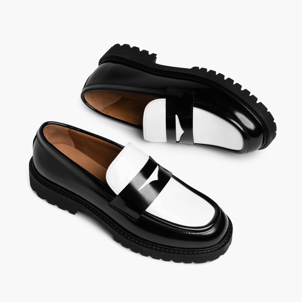 High-Traction Rubber Outsole & Lug Tread Pattern on Penny Fekete & White Bőr mokaszin Női