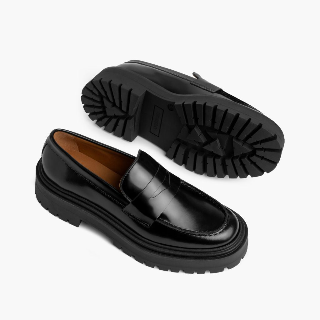 High-Traction Rubber Outsole & Lug Tread Pattern on Penny Platform Fekete Bőr mokaszin Női