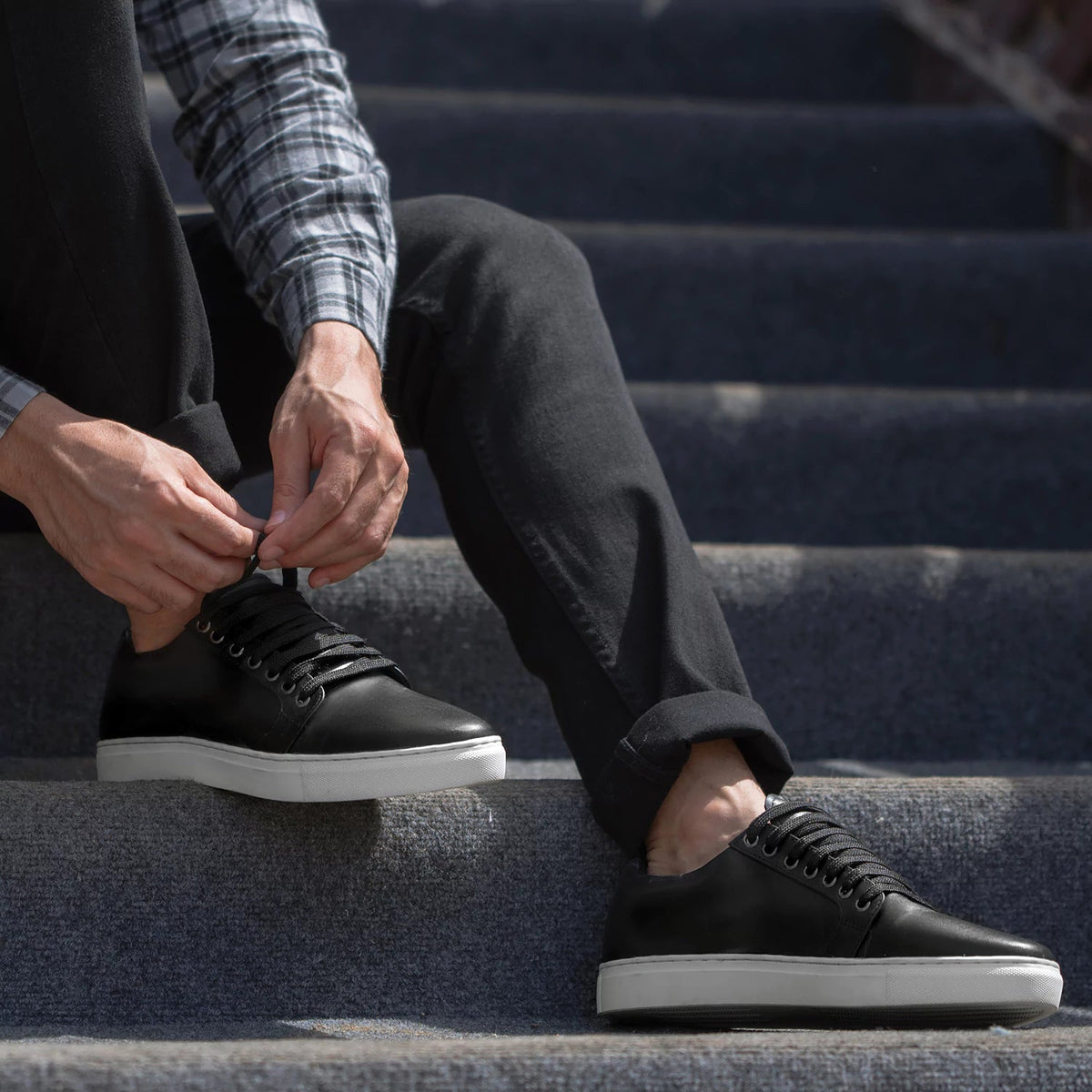 High-Traction Rubber Outsole & Lug Tread Pattern on Murphy Low Top Fekete Bőr sneakerek Férfi
