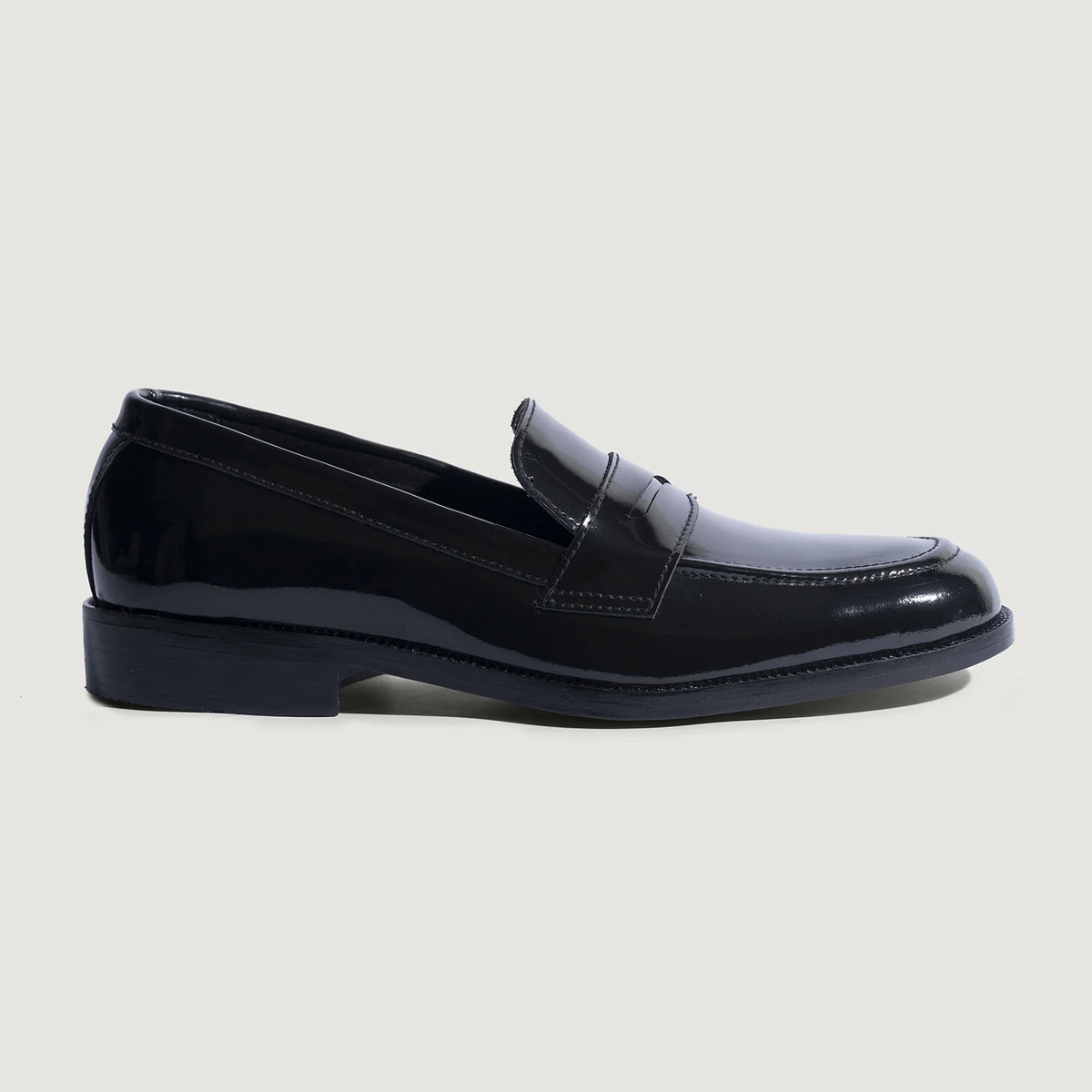Patent Black Full-Grain leather Loafers - Goodyear varrott talpszerkezet és orr-részlet