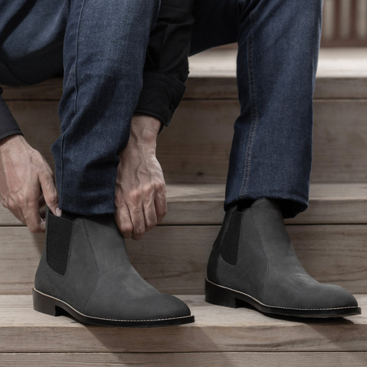 High-Traction Rubber Outsole & Lug Tread Pattern on Clarkson Chelsea Grey Nubuck Bőrbakancsok - StudGuard Férfi