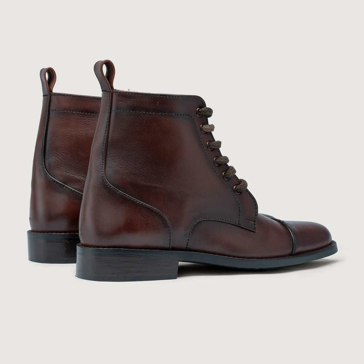 Knight Derby Burnished Brown Leather Boots StudGuard For Men - Megerősített sarokkéreg és dupla precíziós varrás