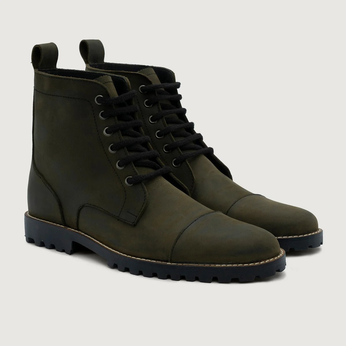 Knight Derby Olive Zöld Pullup Bőrbakancsok - TerraGrip Férfi in Olive Green Full-Grain Leather - Oldalnézet | Online vásárlás