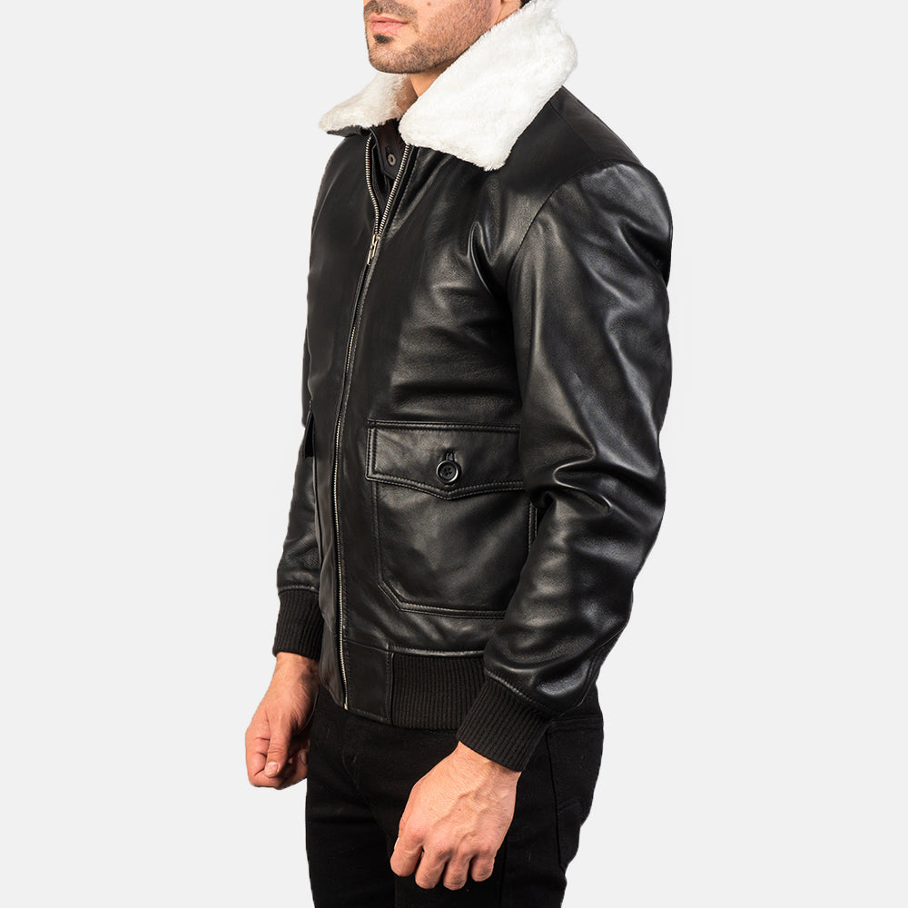 
Black Sheepskin Leather Bomber Jacket - Hátulnézet precíz vállilleszkedéssel és tiszta szegéllyel