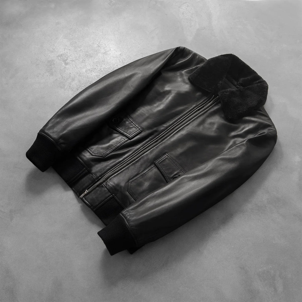 
Rib Knit & Hem Craftsmanship Construction Detail on Airin G-1 Fekete Bőr Bomber Dzseki Férfi