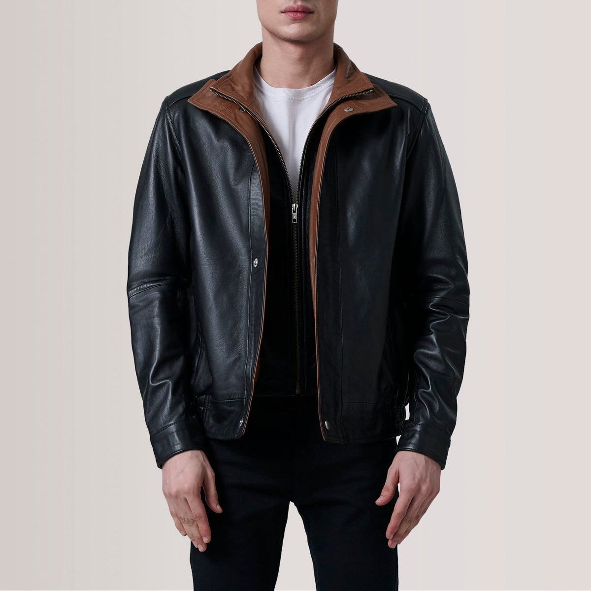 
Alfred Brown Leather Bomber Jacket For Men in Brown Sheepskin Leather - Elölnézet & testre szabott sziluett | Online vásárlás