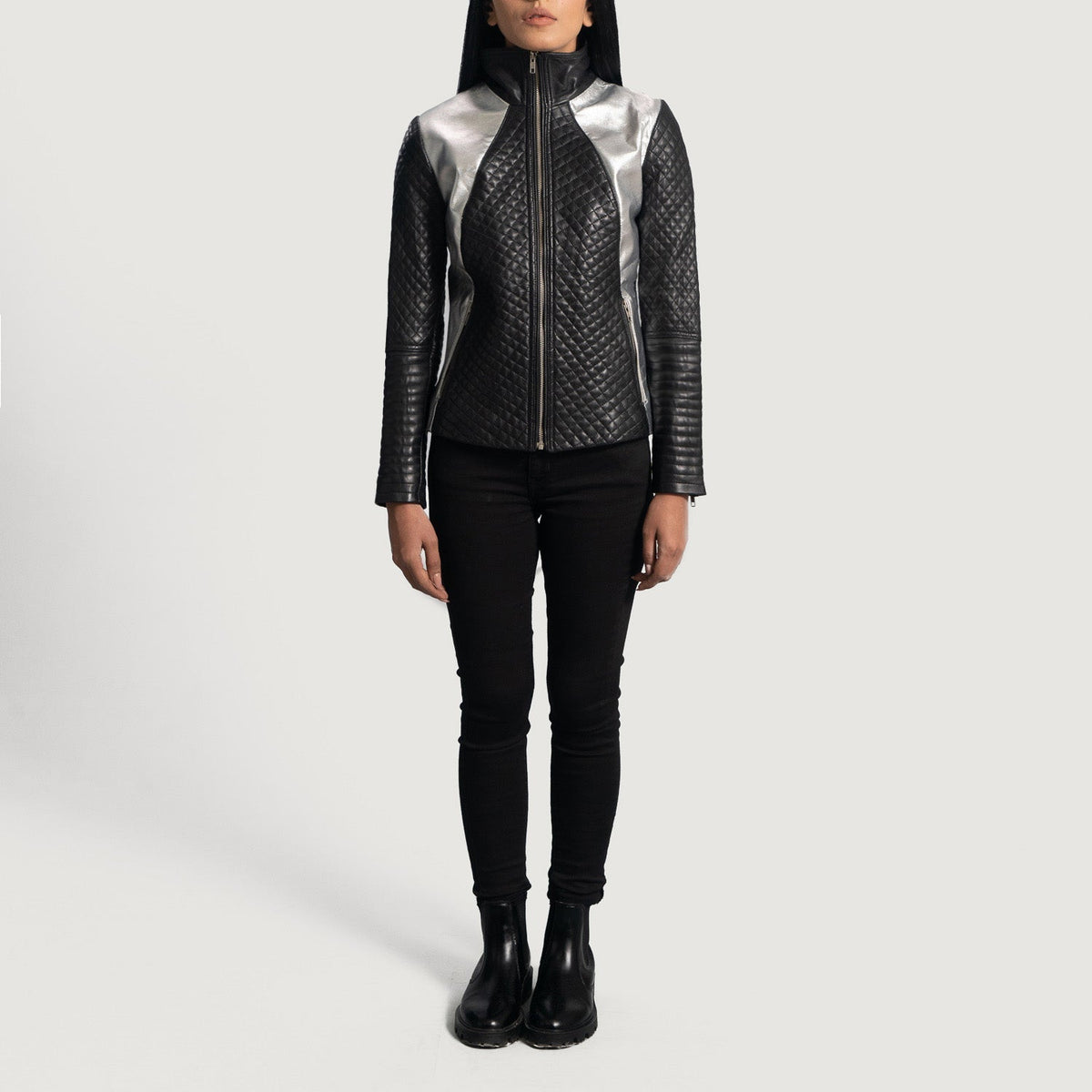 
Közeli részlet of High Neck & Zipper Hardware on Alia Metallic Fekete Bőr Motoros Dzseki Női