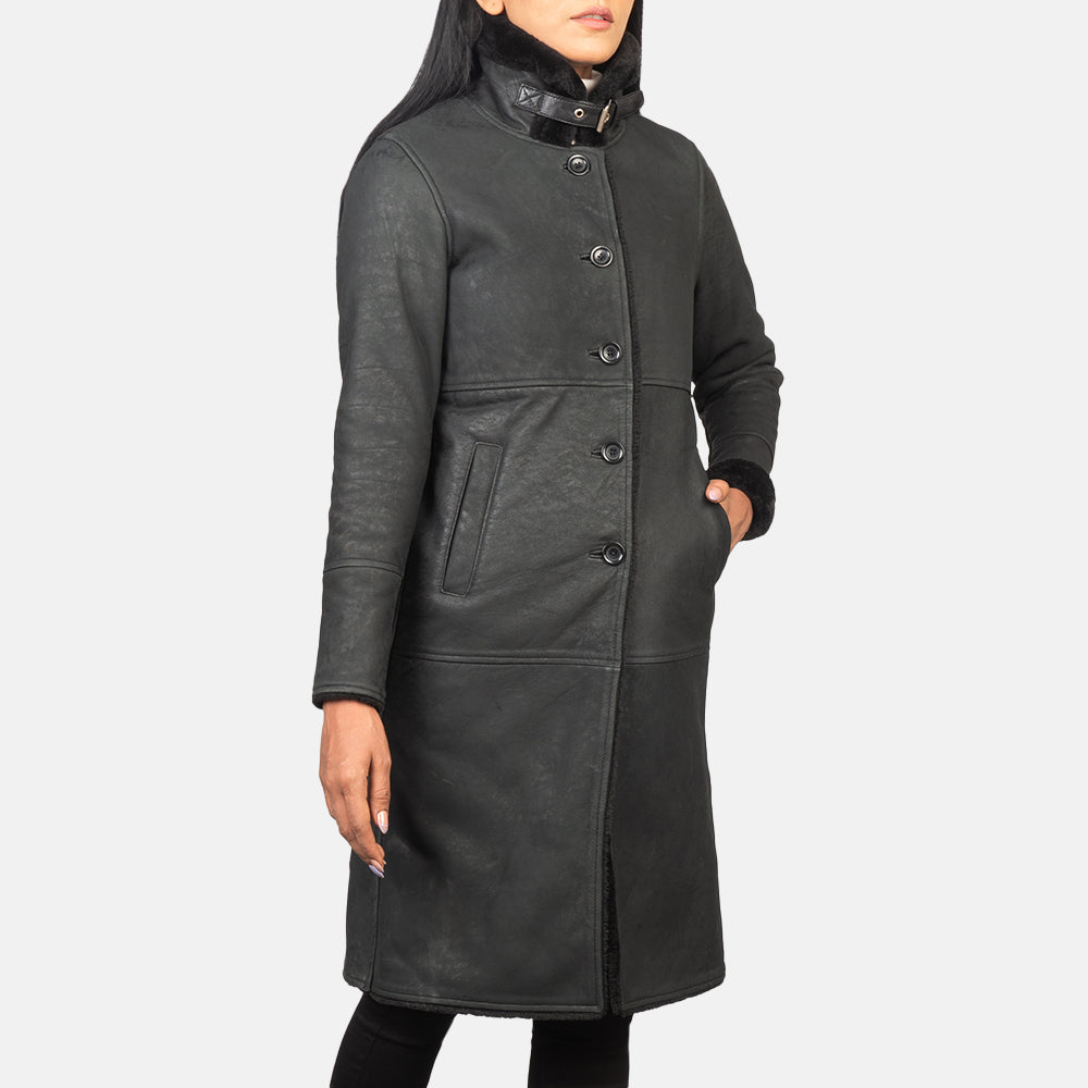 
Distressed Black Sheepskin Leather Aviator Jacket - Hátulnézet precíz vállilleszkedéssel és tiszta szegéllyel