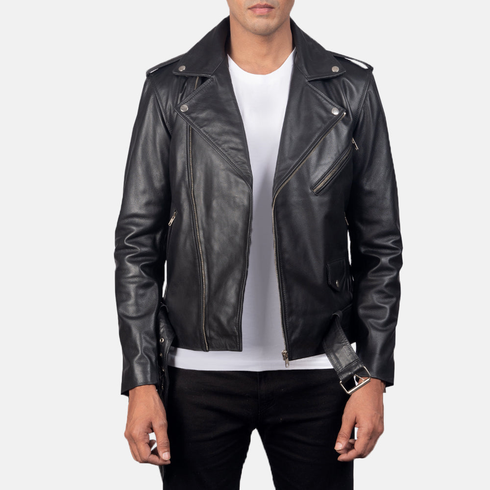 
Allaric Alley Black Leather Biker Jacket in Black Cowhide Leather - Elölnézet & testre szabott sziluett | Online vásárlás