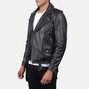 
Black Cowhide Leather Biker Jacket - Hátulnézet precíz vállilleszkedéssel és tiszta szegéllyel