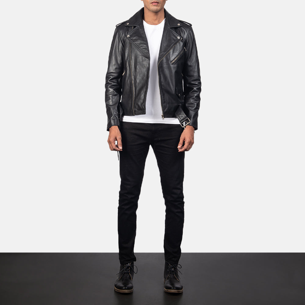 
Allaric Alley Black Leather Biker Jacket - Oldalnézet az ergonomikus ujjkialakítással