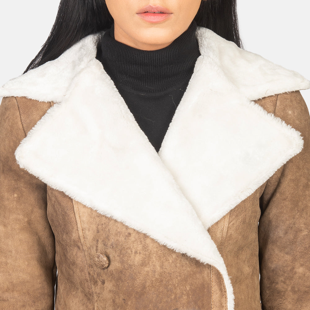 
Belső bélés nézet Showing Fully Faux Fur Lined & Két funkcionális belső zseb