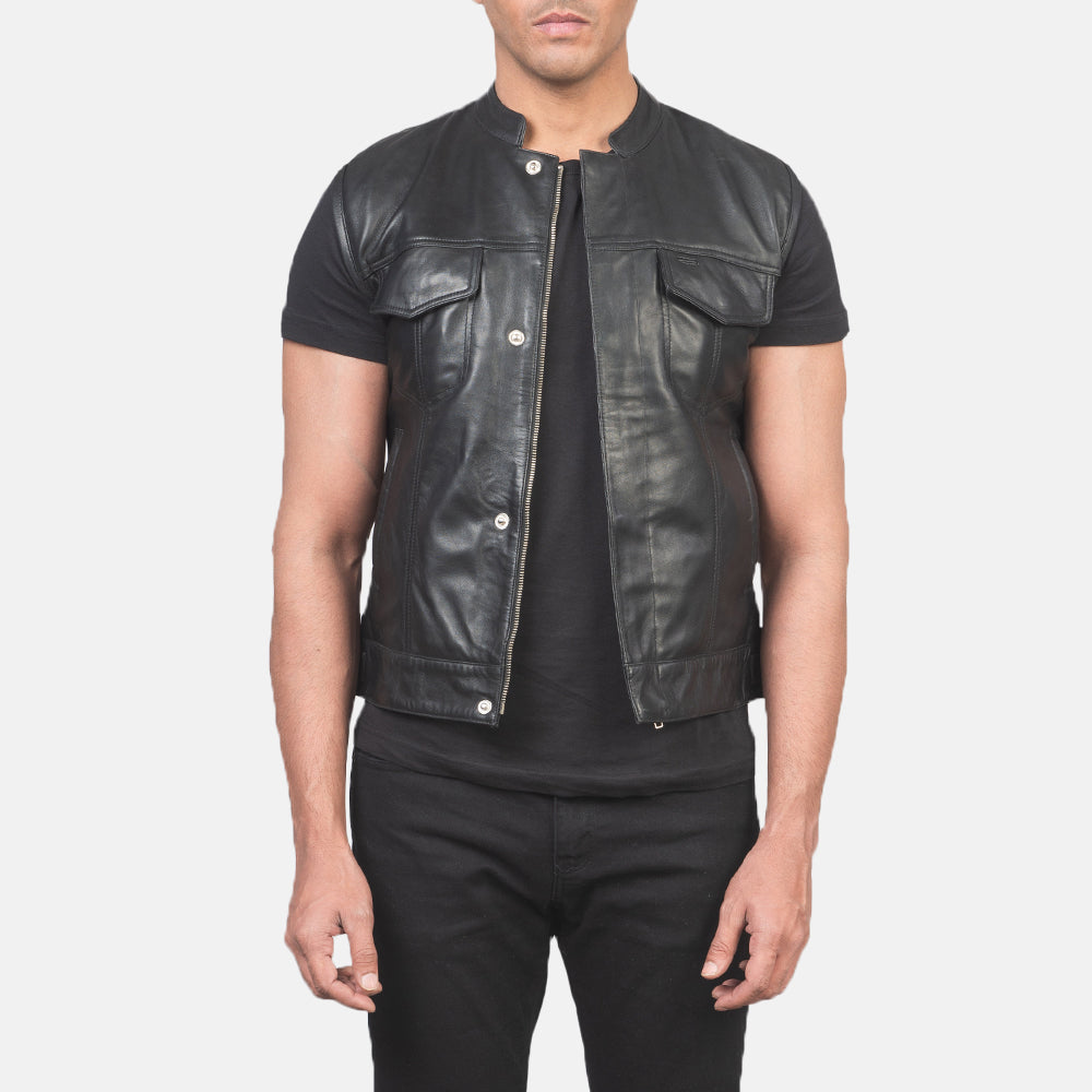 
Atlas Moto Fekete Bőrmellény Férfi in Black Sheepskin Leather - Elölnézet & testre szabott sziluett | Online vásárlás