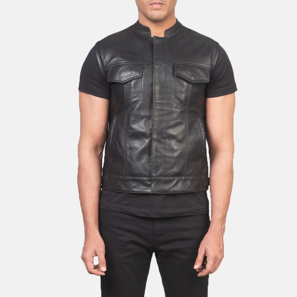 
Közeli részlet of Band & Zipper with Button Flap Hardware on Atlas Moto Fekete Bőrmellény Férfi