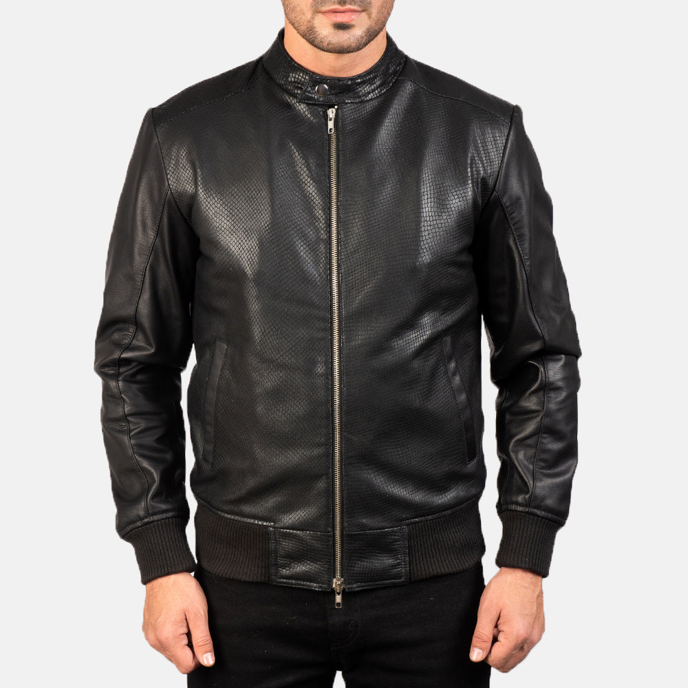 
Közeli részlet of Band with Snap Button & Zipper with Dual Puller Hardware on Avan Black Leather Bomber Jacket
