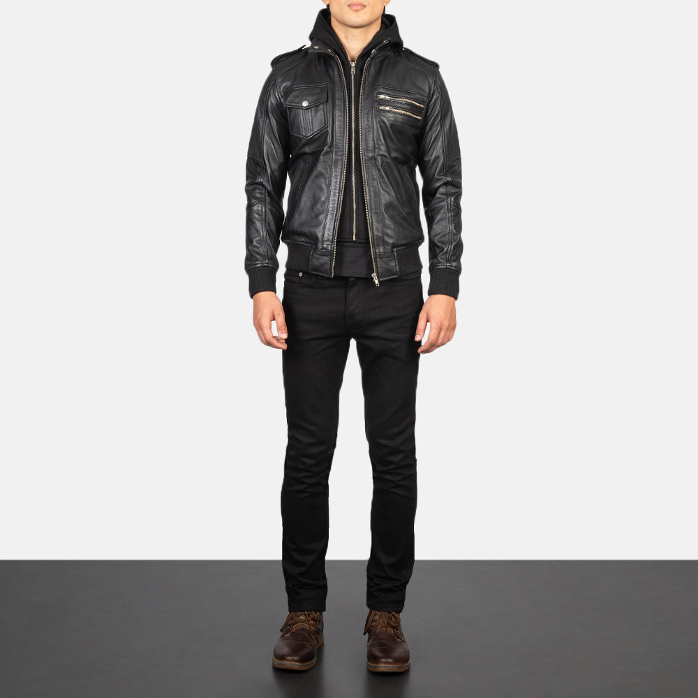 
Bravado Black Hooded Leather Bomber Jacket - Oldalnézet az ergonomikus ujjkialakítással