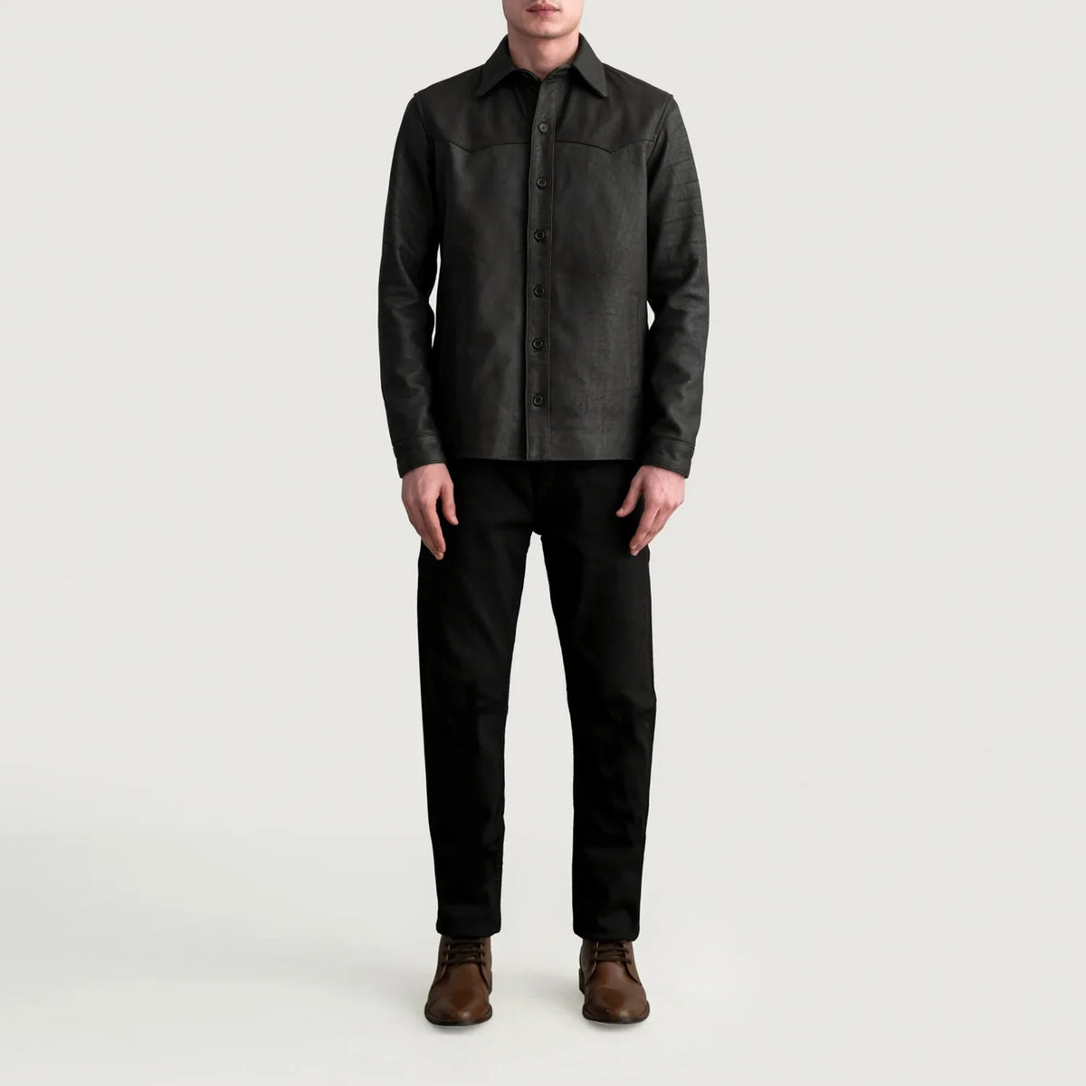 
Közeli részlet of Shirt & Buttons Hardware on Bronco Tumbled Barna Leather Shirt Férfi