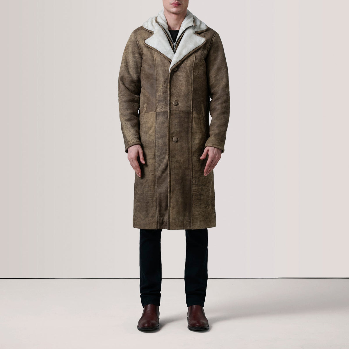 Distressed Brown Sheepskin Snuffed Aviator Jacket - Hátulnézet precíz vállilleszkedéssel és tiszta szegéllyel