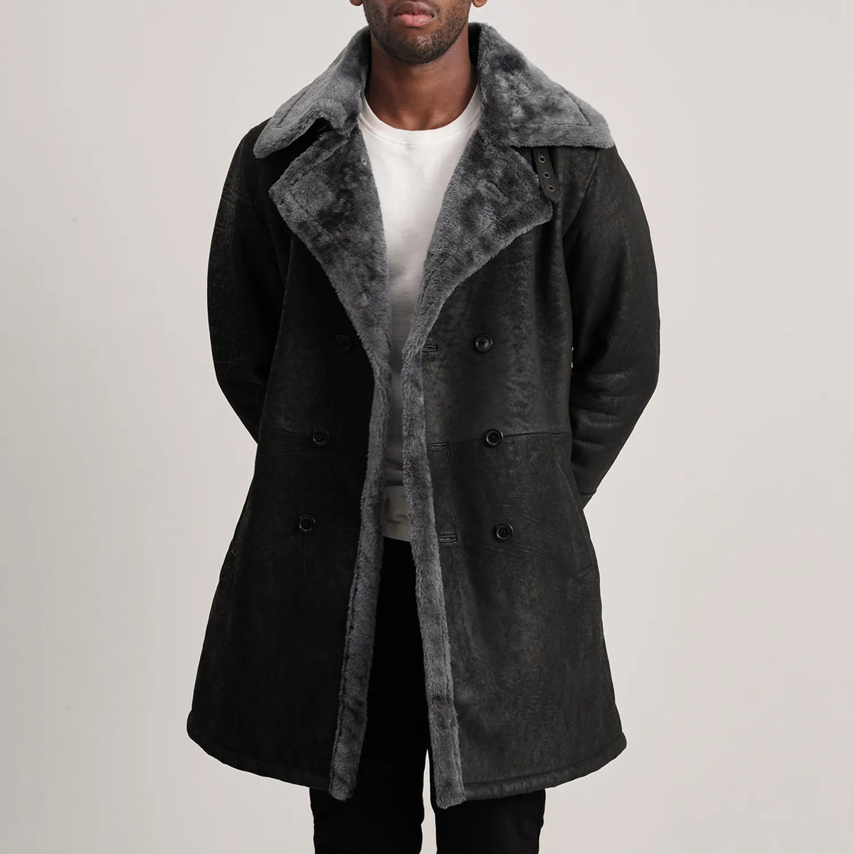 
Charles Brown Suede Leather Shearling Double-Breasted Coat in Brown Goatskin Suede - Elölnézet & testre szabott sziluett | Online vásárlás