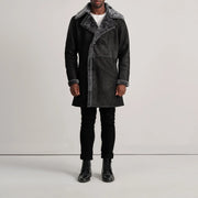 
Charles Brown Suede Leather Shearling Double-Breasted Coat - Oldalnézet az ergonomikus ujjkialakítással