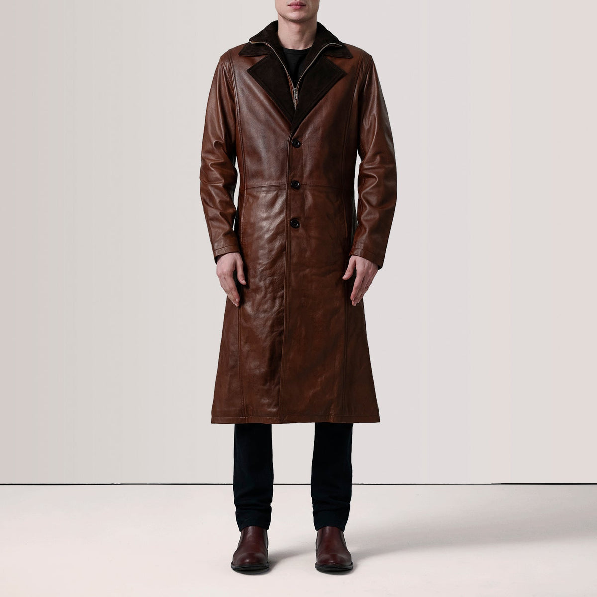 
Distressed Brown Sheepskin Burnished Leather Coat - Hátulnézet precíz vállilleszkedéssel és tiszta szegéllyel