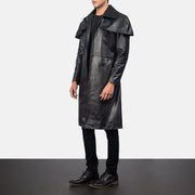 
Black Cowhide Leather Trench Coat - Hátulnézet precíz vállilleszkedéssel és tiszta szegéllyel